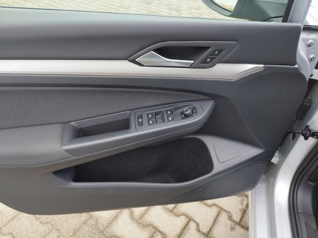 Golf VIII Life 1.5 eTSI DSG BusinessPrem. L+S/NA