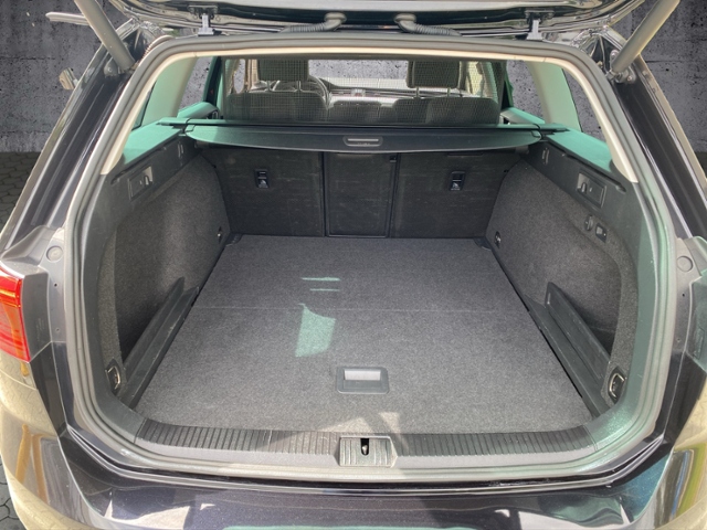 Passat Variant Business 2.0 TDI DSG IQ-Light/NAV