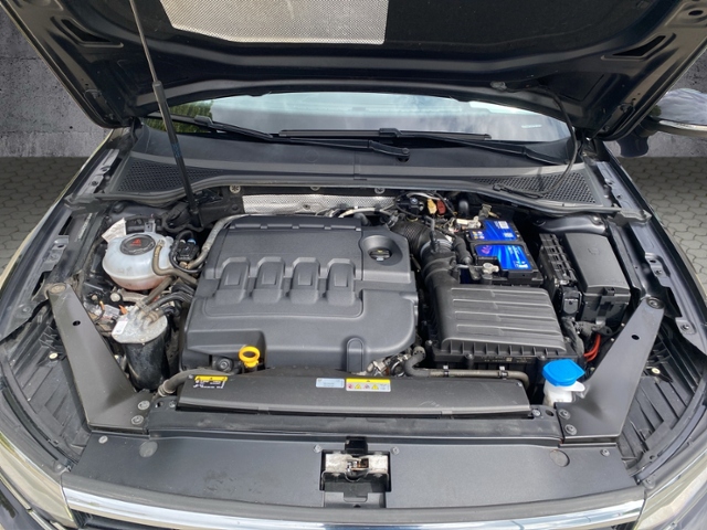 Passat Variant Business 2.0 TDI DSG IQ-Light/NAV