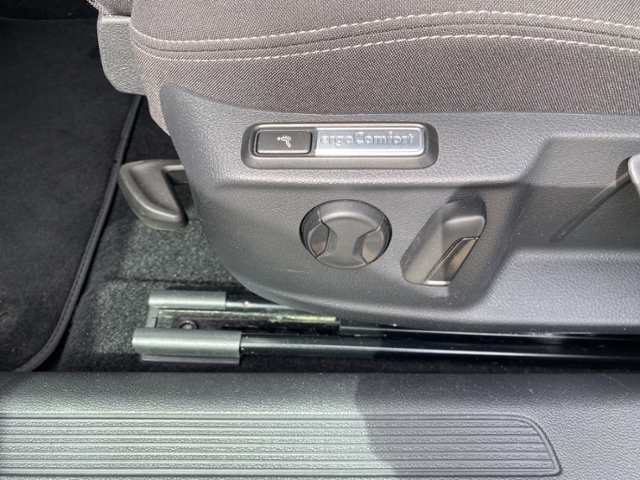 Passat Variant Business 2.0 TDI DSG IQ-Light/NAV