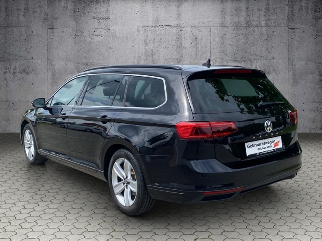 Passat Variant Business 2.0 TDI DSG IQ-Light/NAV