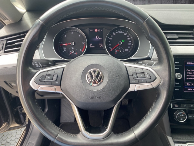 Passat Variant Business 2.0 TDI DSG IQ-Light/NAV