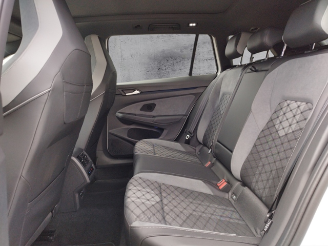 Golf VIII Variant R-Line 1.5 eTSI DSG BusinessP.