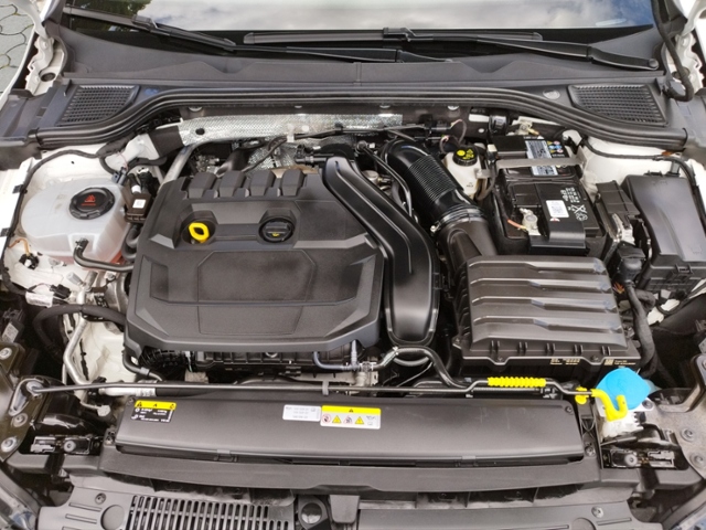 Golf VIII Variant R-Line 1.5 eTSI DSG BusinessP.
