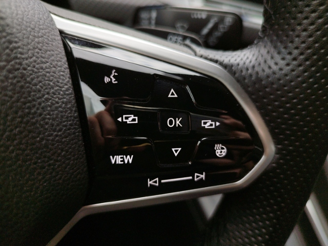 Golf VIII Variant R-Line 1.5 eTSI DSG BusinessP.