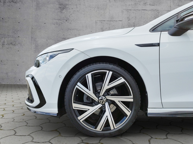 Golf VIII Variant R-Line 1.5 eTSI DSG BusinessP.