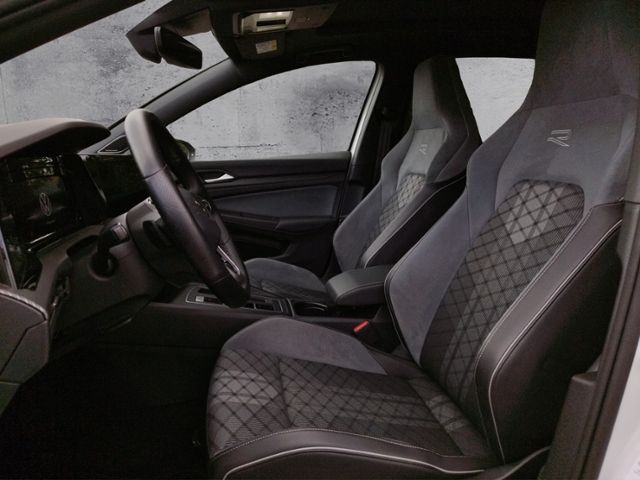 Golf VIII Variant R-Line 1.5 eTSI DSG BusinessP.