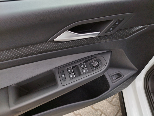 Golf VIII Variant R-Line 1.5 eTSI DSG BusinessP.