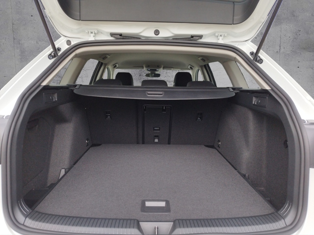 Golf VIII Variant Life 1.5eTSI DSG Matrix/Navi/S