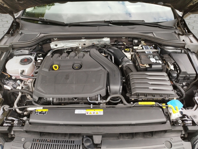 Golf VIII Variant Style 1.5eTSI Navi/AHK/Pano/RF