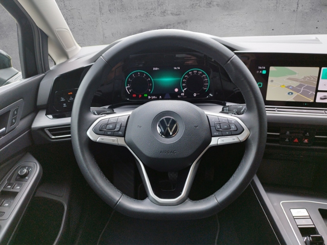 Golf VIII Variant Style 1.5eTSI Navi/AHK/Pano/RF