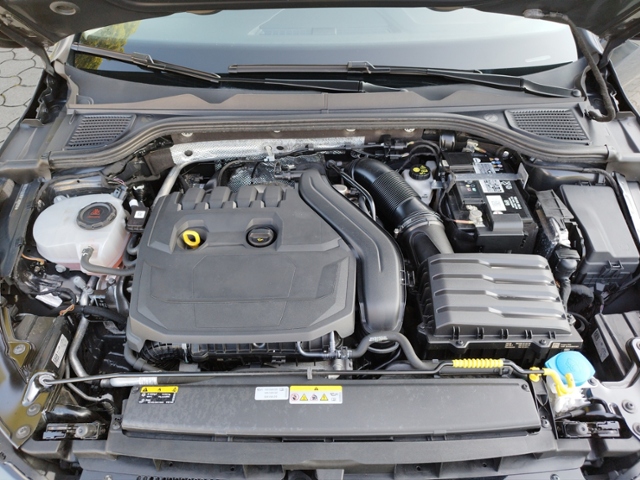 Golf VIII Life 1.5eTSI DSG/Navi/Multicam/SHZ/Car
