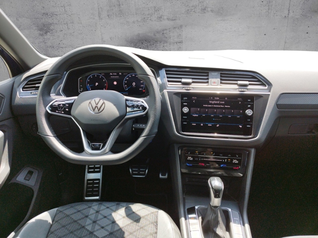 Tiguan R-Line 2.0TSI 4M DSG/AHK/Black/NAV/RFK/Ma