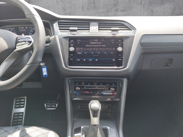 Tiguan R-Line 2.0TSI 4M DSG/AHK/Black/NAV/RFK/Ma