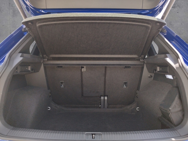 Tiguan R-Line 2.0TSI 4M DSG/AHK/Black/NAV/RFK/Ma