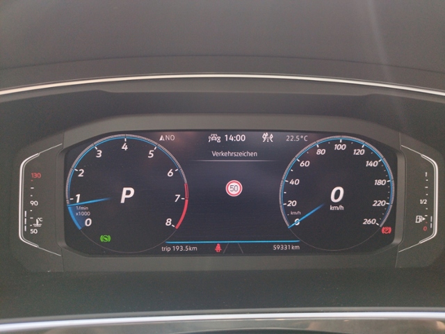 Tiguan R-Line 2.0TSI 4M DSG/AHK/Black/NAV/RFK/Ma