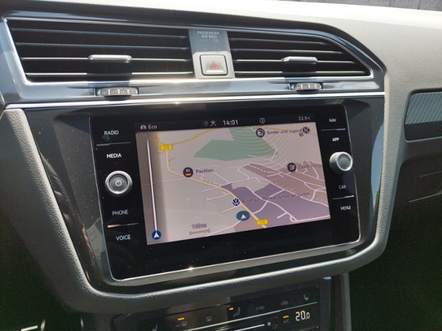 Tiguan R-Line 2.0TSI 4M DSG/AHK/Black/NAV/RFK/Ma