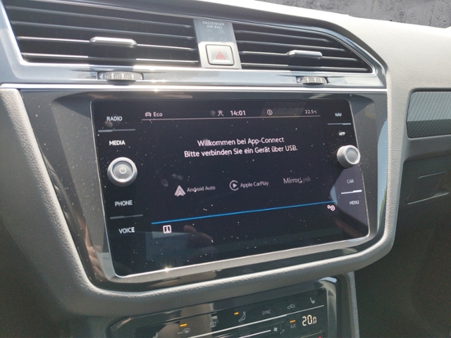 Tiguan R-Line 2.0TSI 4M DSG/AHK/Black/NAV/RFK/Ma