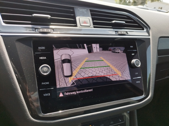 Tiguan R-Line 2.0TSI 4M DSG/AHK/Black/NAV/RFK/Ma