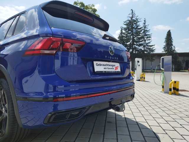 Tiguan R-Line 2.0TSI 4M DSG/AHK/Black/NAV/RFK/Ma