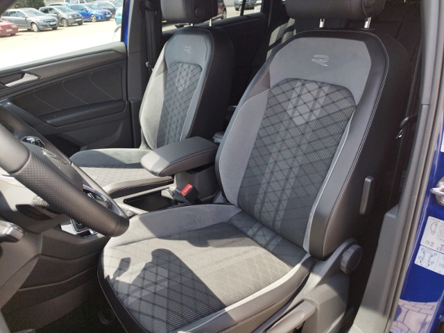Tiguan R-Line 2.0TSI 4M DSG/AHK/Black/NAV/RFK/Ma