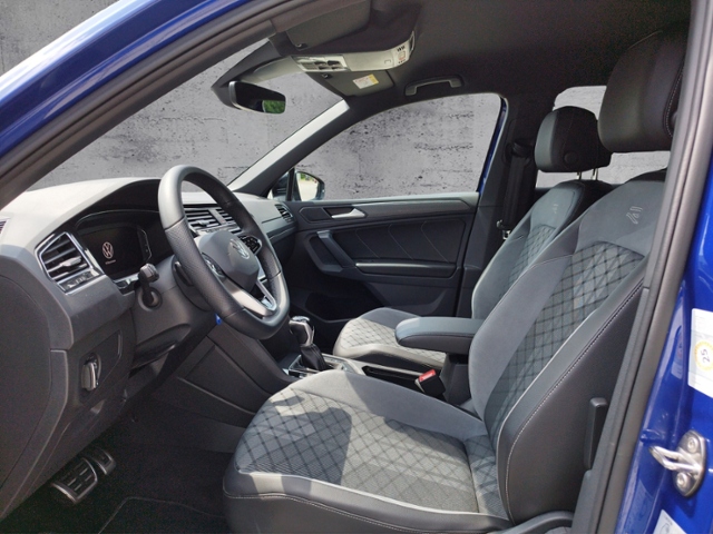 Tiguan R-Line 2.0TSI 4M DSG/AHK/Black/NAV/RFK/Ma