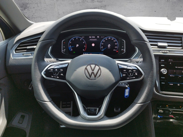 Tiguan R-Line 2.0TSI 4M DSG/AHK/Black/NAV/RFK/Ma