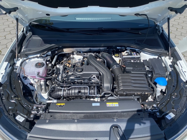 Passat Variant Business 1.5 eTSI DSG IQ.DRIVE KL