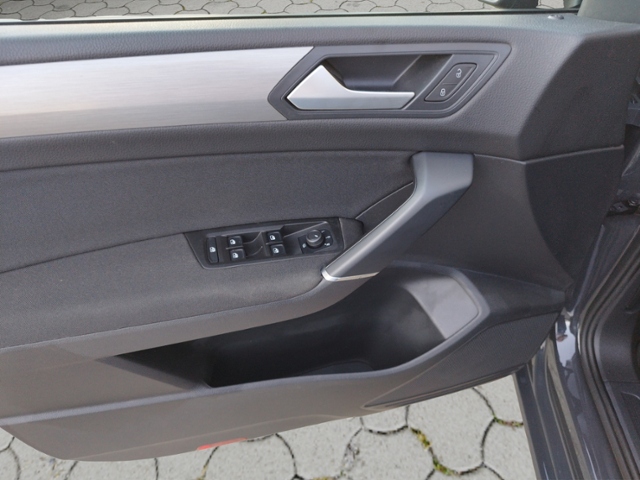 Touran Comfortline 2.0 TDI DSG BusinessP. KLIMA 