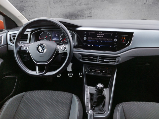 Polo Active 1.0 NAV/SHZ/2-Zonen KLIMA NAVI ALU