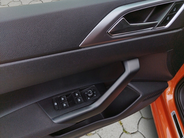 Polo Active 1.0 NAV/SHZ/2-Zonen KLIMA NAVI ALU
