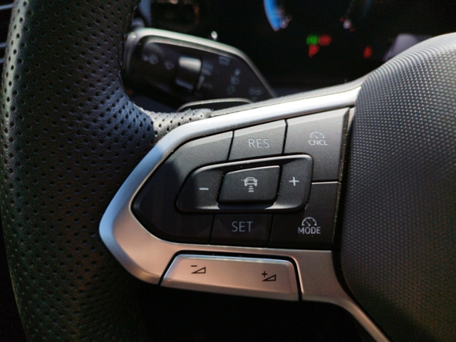 Tiguan R-Line 2.0 TDI DSG PANO/IQ.LIGHT KLIMA LE