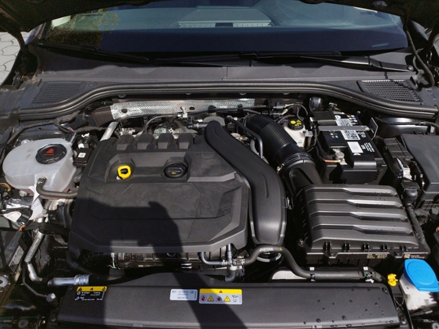 Golf VIII Life 1.5 eTSI DSG ACC/LED KLIMA LED AL