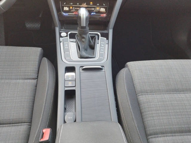 Passat Variant Business 2.0TDI DSG/Matrix/Navi/R