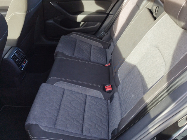 Passat Variant Business 2.0TDI DSG/AHK/Navi/SHZ/