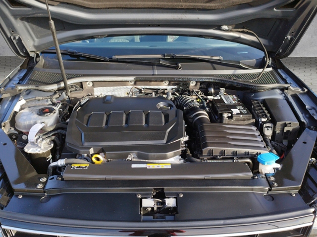 Passat Variant Business 2.0TDI DSG/AHK/Navi/SHZ/