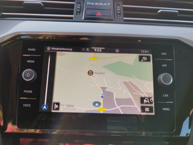 Passat Variant Business 2.0TDI DSG/AHK/Navi/SHZ/