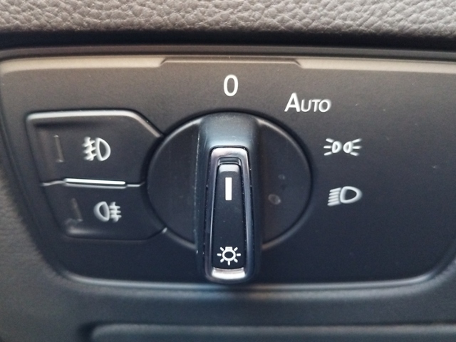 Passat Variant Business 2.0TDI DSG/AHK/Navi/SHZ/