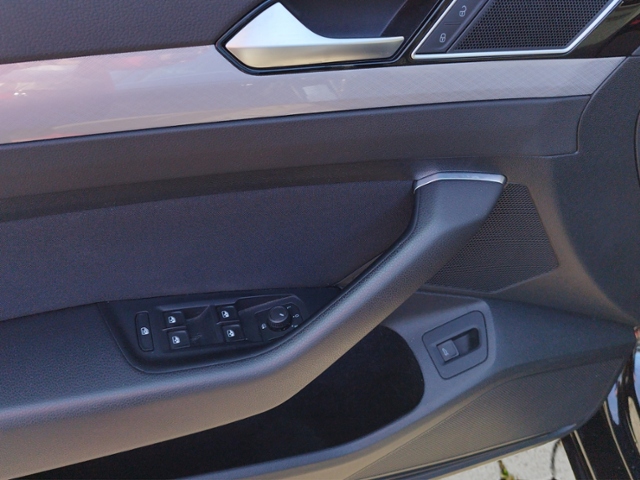 Passat Variant Business 2.0TDI DSG/AHK/Navi/SHZ/