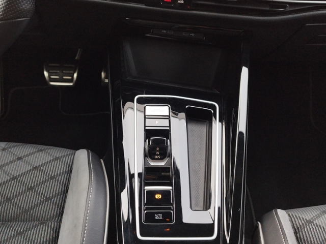 Golf VIII Variant R-Line 2.0 TSI DSG STH/IQ-LIGH