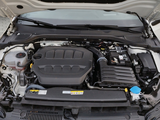 Golf VIII Variant R-Line 2.0 TSI DSG STH/IQ-LIGH