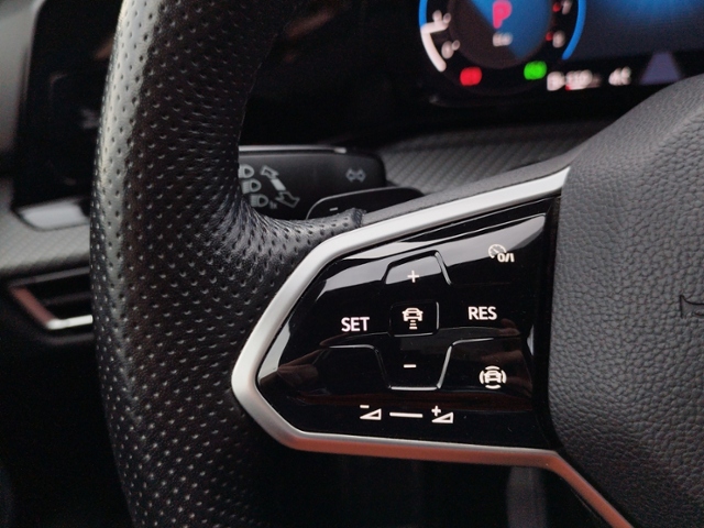 Golf VIII Variant R-Line 2.0 TSI DSG STH/IQ-LIGH