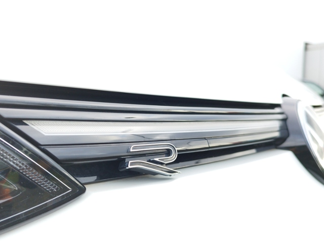 Golf VIII Variant R-Line 2.0 TSI DSG STH/IQ-LIGH