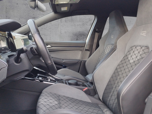 Golf VIII Variant R-Line 2.0 TSI DSG STH/IQ-LIGH