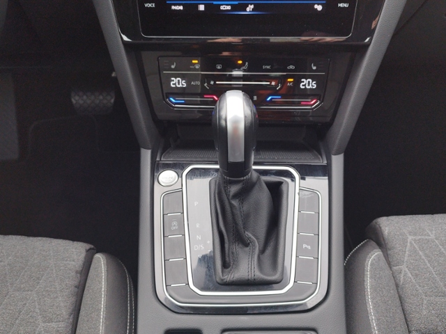 Passat Variant Business 2.0 TDI DSG STH/NAV KLIM