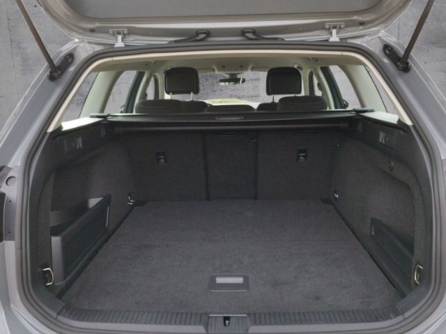 Passat Variant Business 2.0 TDI DSG STH/NAV KLIM