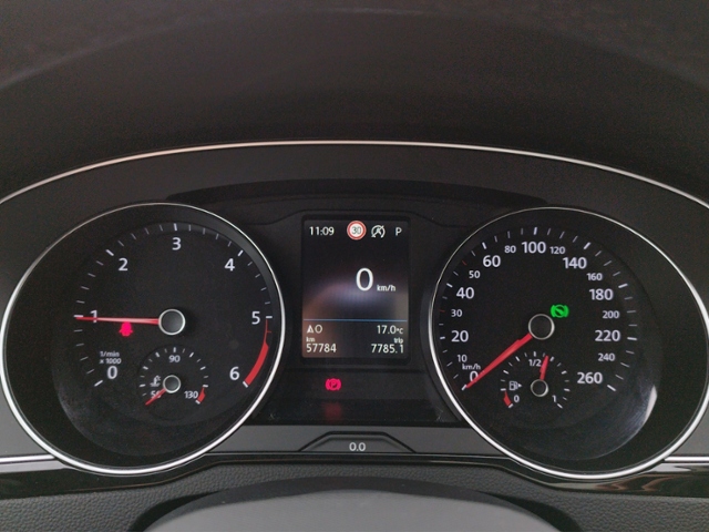 Passat Variant Business 2.0 TDI DSG STH/NAV KLIM