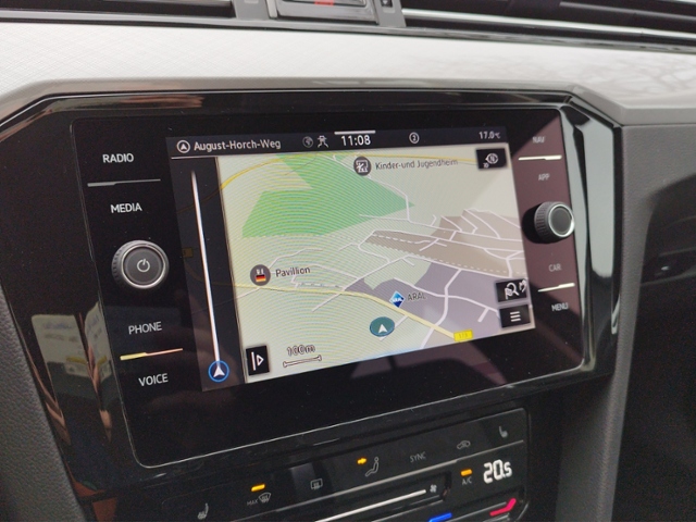 Passat Variant Business 2.0 TDI DSG STH/NAV KLIM