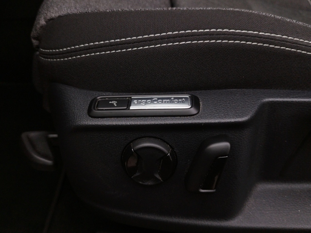 Passat Variant Business 2.0 TDI DSG STH/NAV KLIM