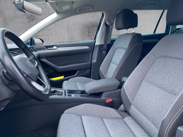 Passat Variant Business 2.0TDI DSG/AHK/Navi/RFK/